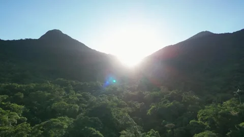 Dramatic Sunrise Sun Flare Between Twin Mountain Peaks Over Atlantic Forest Vidéo 334617772