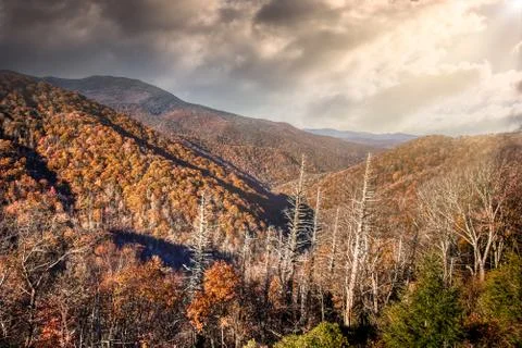 Dramatic sunrise with sun rays in Blue Ridge Parkway Foto stock