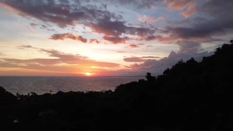 Dramatic sunset aerial Apo Island Philippines ocean horizon tropical landscape Vídeos de archivo 332615760