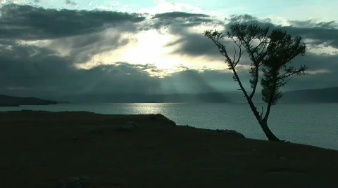 Dramatic sunset on Baikal lake. Video stock 544667