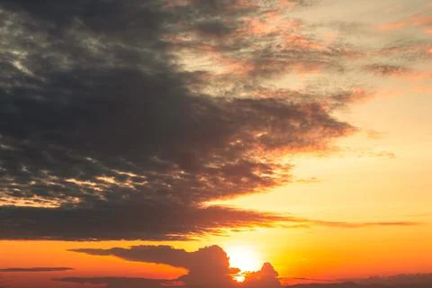 Dramatic Sunset Clouds Over the Horizon Stockfoto's