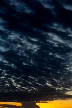 Dramatic Sunset Clouds Over Horizon Stockfoto's