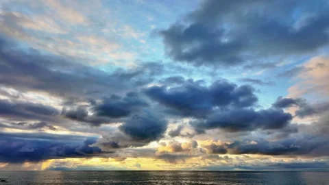 Dramatic Sunset Clouds Over Ocean Vídeo Stock 345254036