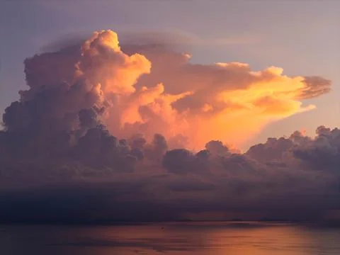 Dramatic Sunset Cloudscape Over Calm Sea 写真素材