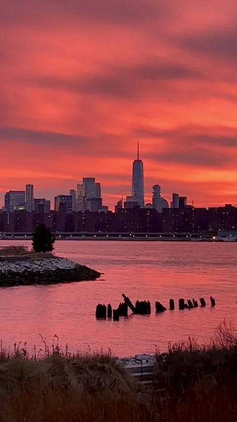 Dramatic sunset colors from Long Island City Stock Footage 311673382