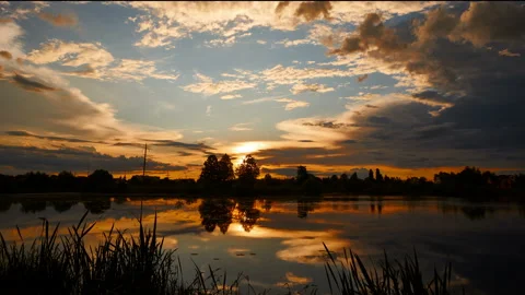 Dramatic sunset like fire in the sky with golden clouds. 스톡 동영상 137130665