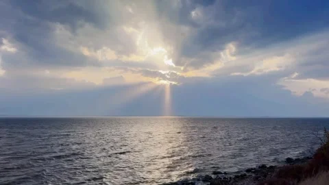 Dramatic Sunset with Golden Rays Over Erhai Lake, Dali, Yunnan, China 스톡 동영상 337345300