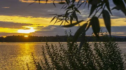 Dramatic Sunset At Lake. Sunset at coast of the lake. Reflection. Blue sky an Foto stock