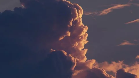 Dramatic Sunset Lit Cumulonimbus Cloud Formation With Turbulent Cloud Texture 스톡 동영상 334829735
