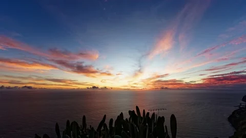 Dramatic sunset over the Atlantic ocean Stock-Footage 237989562