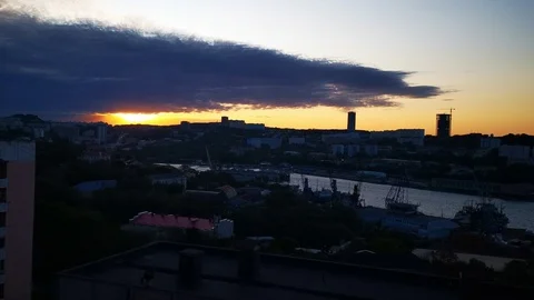 Dramatic sunset over the Bay of Diomedes. Vladivostok, Russia Vidéo 116248202