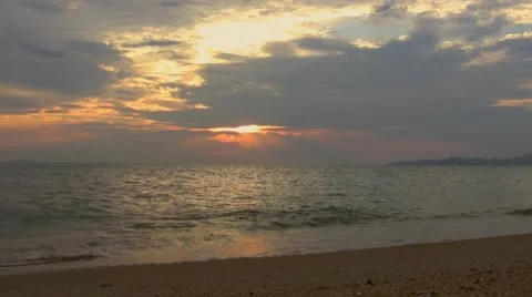 Dramatic sunset over the beach in Thailand Video stock 48251619