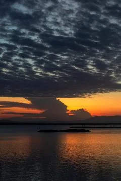 Dramatic Sunset Over Calm Water Fotos Stock