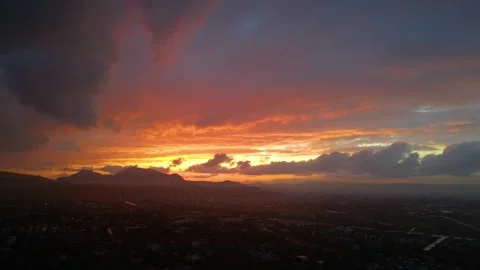 Dramatic Sunset Over City and Mountain Landscape 스톡 동영상 333408877