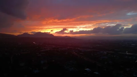 Dramatic Sunset Over City and Mountain Landscape 스톡 동영상 333409103