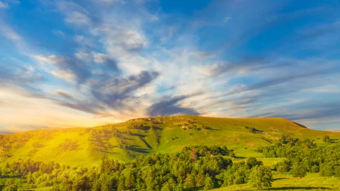 Dramatic sunset over a green mountain Video stock 326004793