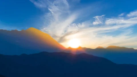 Dramatic sunset over a mountain chain silhouette Stock-Footage 137739169