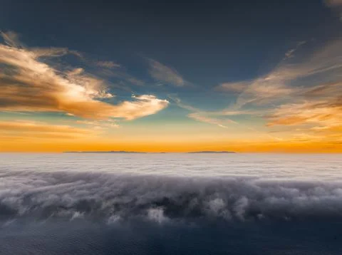 Dramatic sunset over ocean clouds with a distant Catalina Island on the horiz Fotos de archivo