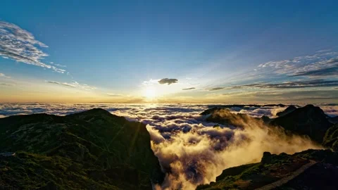 Dramatic sunset over the peaks of the island of Madeira. Stock-Footage 237996974