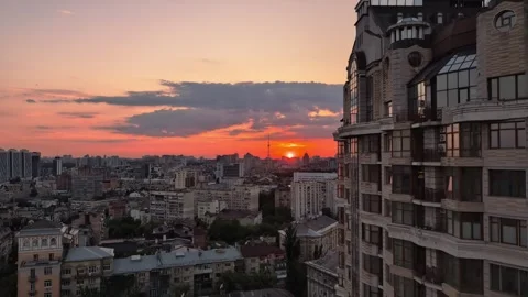 Dramatic Sunset Over Urban Skyline with Luxury Apartment Building, Kyiv, Uk.. Stock-Footage 293298345