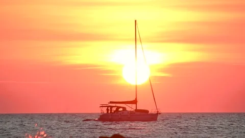 A dramatic sunset passing behind a sailing boat in Adriatic Sea Stock Footage 139223570