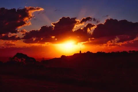 Dramatic sunset scene over hills in the countryside with shades of orange Foto stock