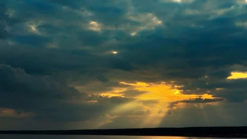 Dramatic sunset in the sea against the backdrop of mountains. 4K 60 fps footage. Stockbeeldmateriaal 108664182