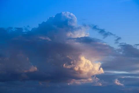 Dramatic sunset skies, cloudscape of rich color twilight sky. Sunset cloud .. 写真素材