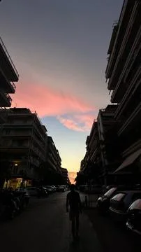 Dramatic Sunset Sky Above the Streets of Thessaloniki with Silhouetted Buil.. Stock-Fotos