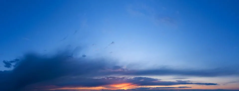 Dramatic sunset sky background. Panorama of twilight sky with clouds. Foto stock