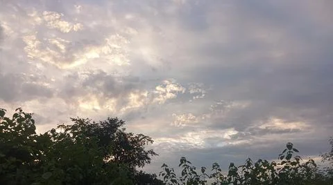 Dramatic Sunset Sky with Clouds over Horizon Landscape Fotos Stock
