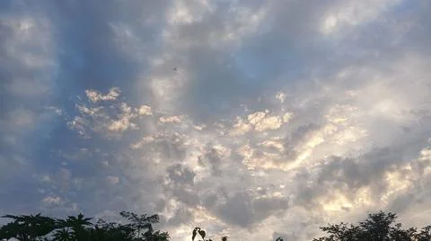 Dramatic Sunset Sky with Clouds over Horizon Landscape Fotos Stock