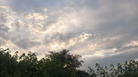 Dramatic Sunset Sky with Clouds over Horizon Landscape Fotos Stock