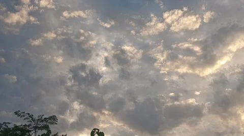 Dramatic Sunset Sky with Clouds over Horizon Landscape Fotos Stock