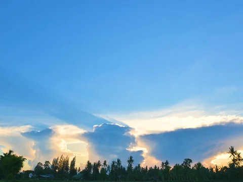 Dramatic sunset sky with colorful clouds 库存影片 75852999