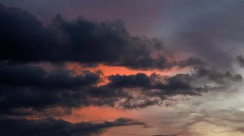Dramatic Sunset Sky With Dark Clouds Stock-Fotos