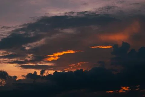 Dramatic Sunset Sky With Dark Clouds Foto stock