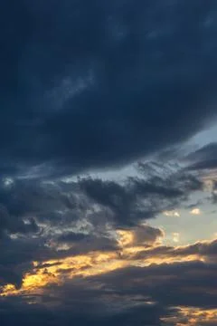 Dramatic Sunset Sky with Dark Clouds Foto stock