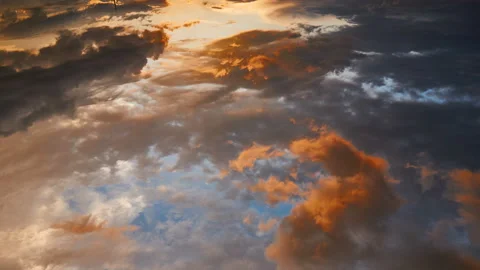 Dramatic sunset the sky with golden clouds. 스톡 동영상 136801145