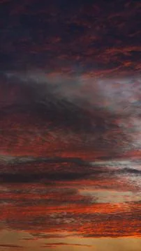 Dramatic Sunset Sky with Orange and Purple Clouds Foto stock