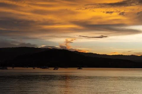 Dramatic sunset sky over the islands in Koh Samui, Thailand Foto stock