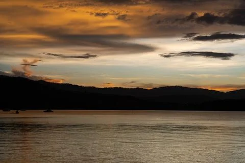 Dramatic sunset sky over the islands in Koh Samui, Thailand Foto stock