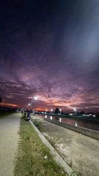Dramatic Sunset Sky Over Quiet Road 스톡 사진