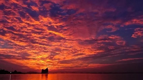 Dramatic sunset sky at sea, Time lapse Stock Footage 94925717