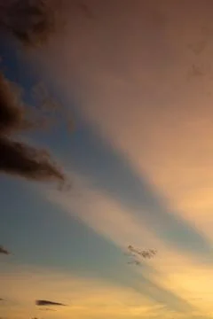 Dramatic Sunset Sky With Soft Clouds Foto stock