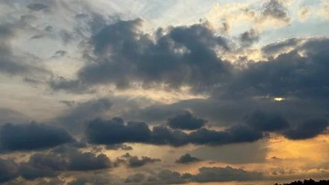 Dramatic sunset sky with sunbeams Fotos Stock