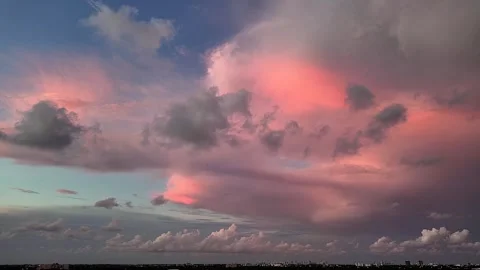 Dramatic Sunset, Sunbeams, Clouds, Sky, Timelapse Video. Video stock 321571526