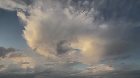 Dramatic Sunset, Sunbeams, Clouds, Sky, Timelapse Video. Video stock 321571555