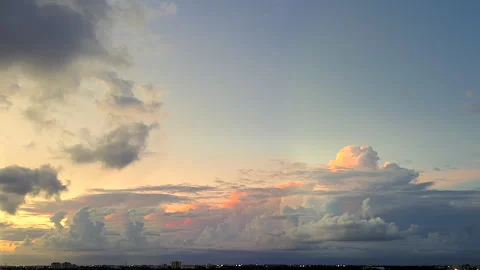 Dramatic Sunset, Sunbeams, Clouds, Sky, Timelapse Video. Video stock 321571597