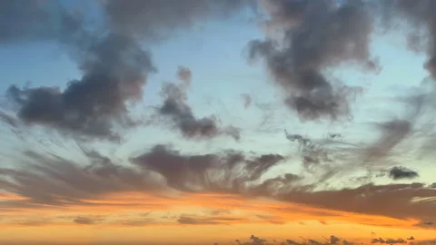 Dramatic Sunset, Sunbeams, Clouds, Sky, Timelapse Video. Video stock 321571604